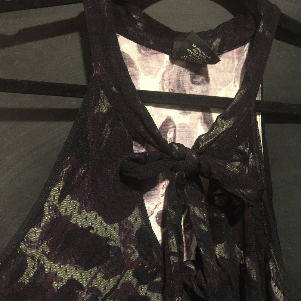 Sheer over lay sleeveless blouse